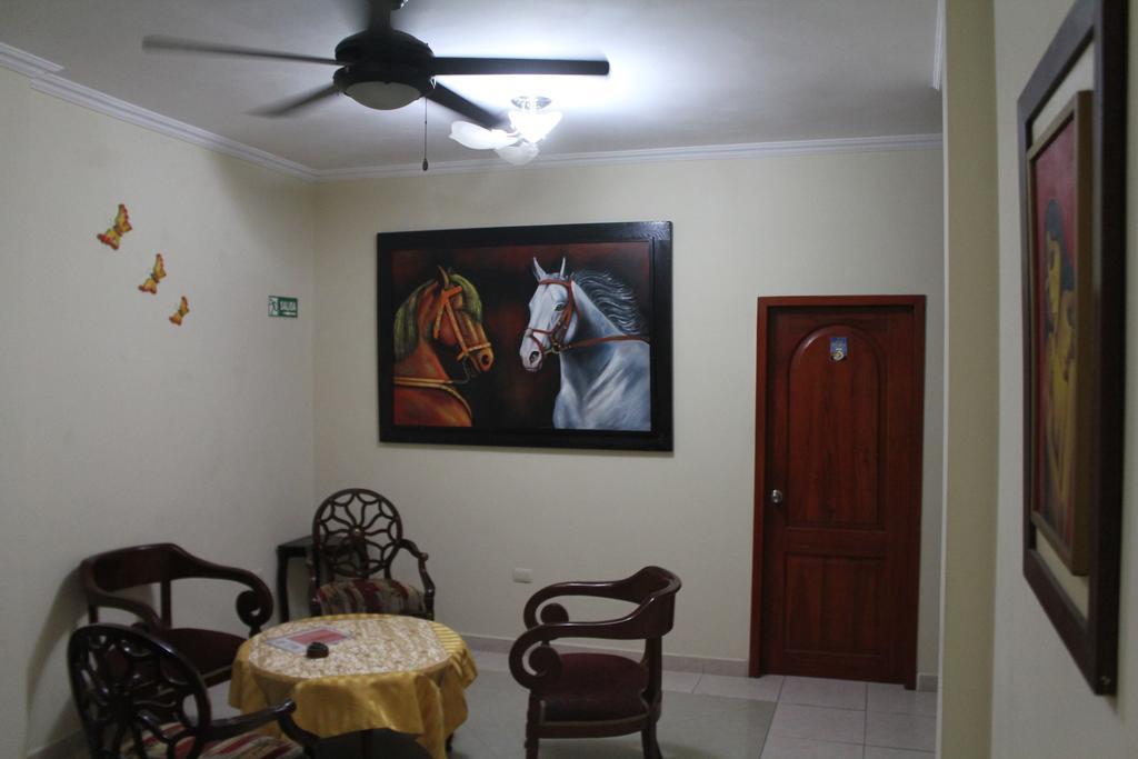 Hostal Rosa Mar Manta Extérieur photo