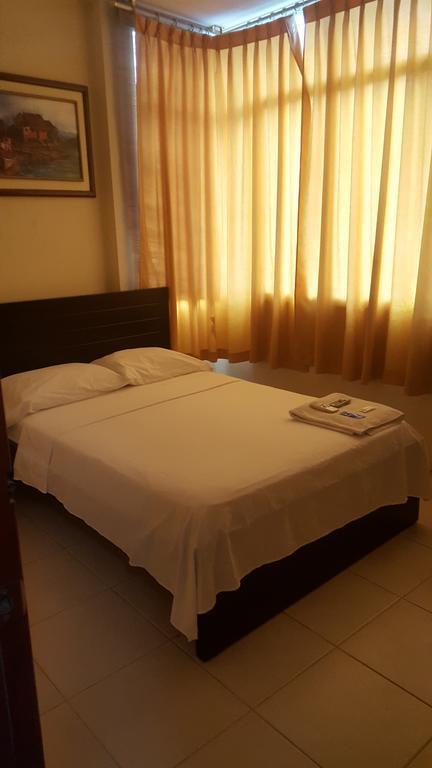 Hostal Rosa Mar Manta Extérieur photo